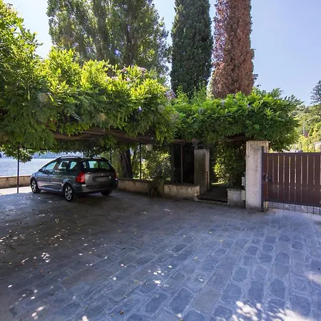 Menaggio Spiaggia Apartment *